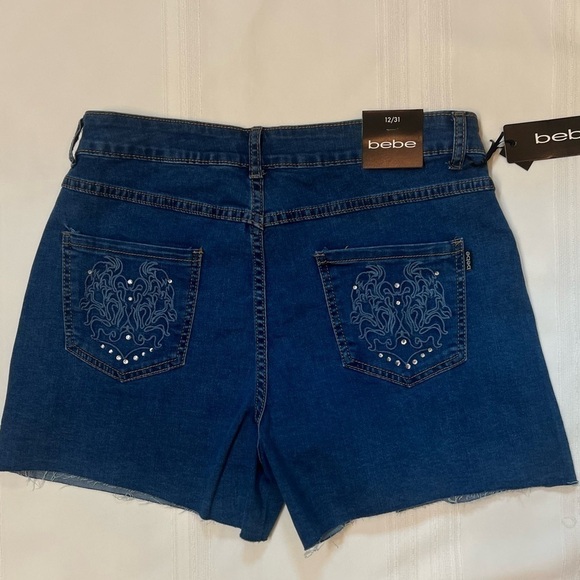 bebe Raw Edge‎ Short NWT SZ 12 31 Embellished Medium Wash - Picture 2 of 13
